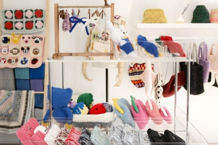 대구뜨개공방 미미살롱 대구율하점 뜨개질 공방 내 다양한 작품 전시 이미지