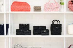 미미살롱 대구율하점 뜨개질 공방 내 가방 작품 전시 이미지